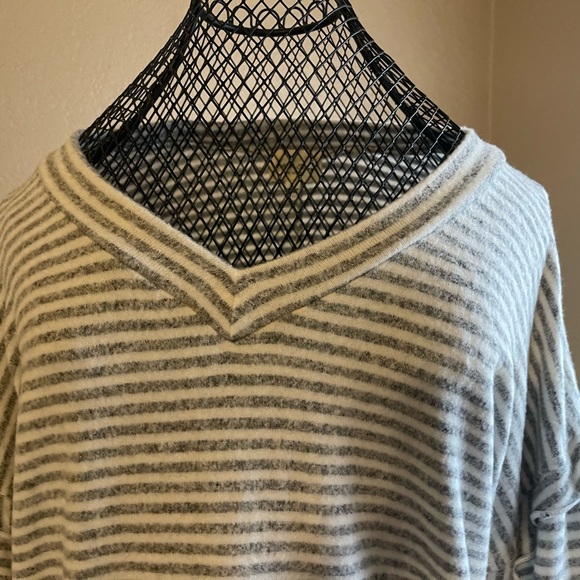 1.4.3. Story by Line Up Here I Go Again Ruffle Sleeve Top| Small - Picture 6 of 9